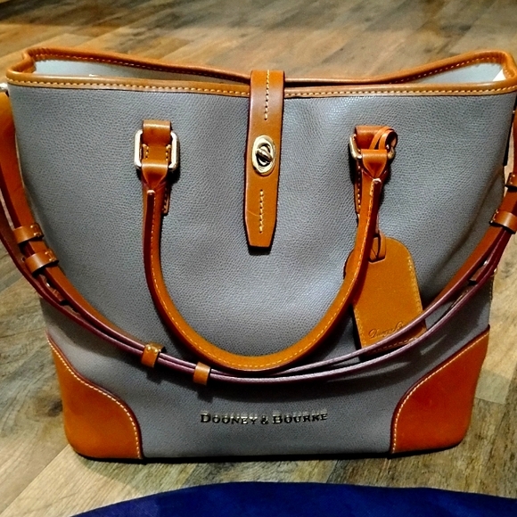 Dooney & Bourke Handbags - Purse